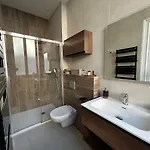 Le Palais De Leo Luxury Hyper Center 4p Balcony Ac