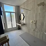 Le Palais De Leo Luxury Hyper Center 4p Balcony Ac