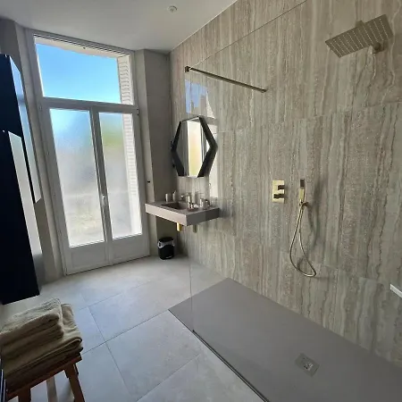 Le Palais De Leo Luxury Hyper Center 4p Balcony Ac