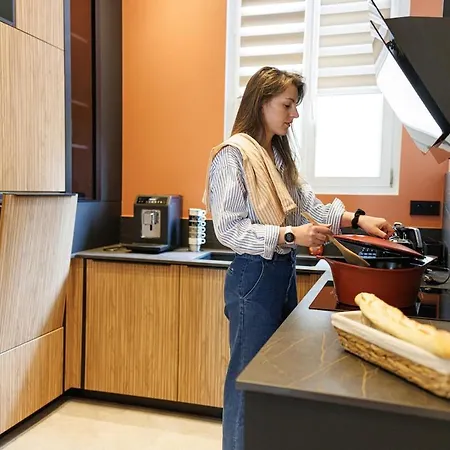 Le Palais De Leo Luxury Hyper Center 4p Balcony Ac